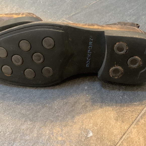 Men's size 8.5 brown leather Rockport ankle boots. Some scuff marks. - Picture 2 of 4